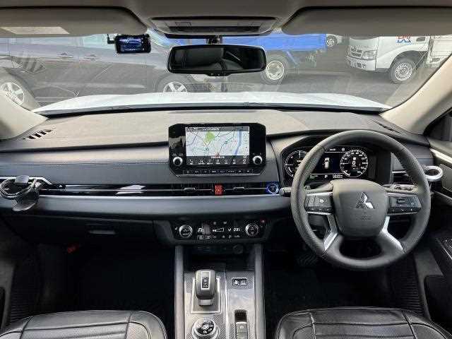 Mitsubishi Outlander 2022 — миниатюра 4