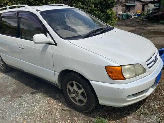 2000 Toyota Ipsum