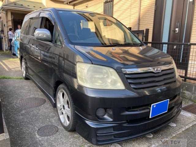 2004 Toyota Noah