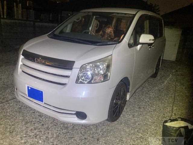 2010 Toyota Noah