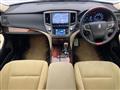 2013 Toyota Crown Hybrid