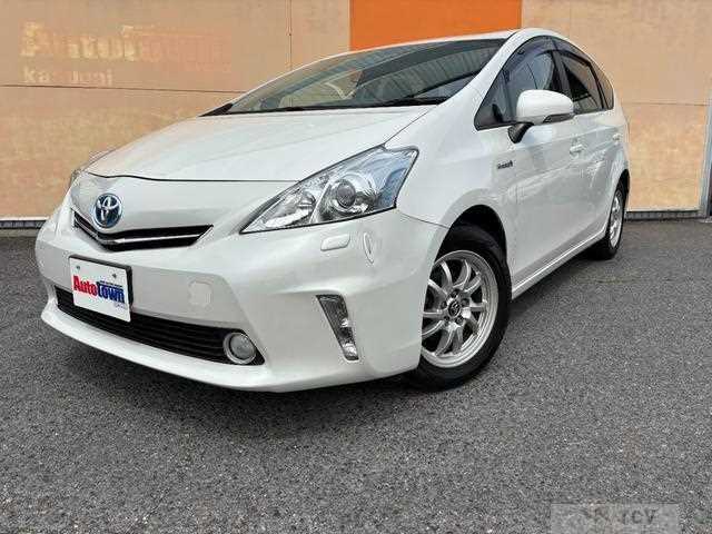 2013 Toyota PRIUS α