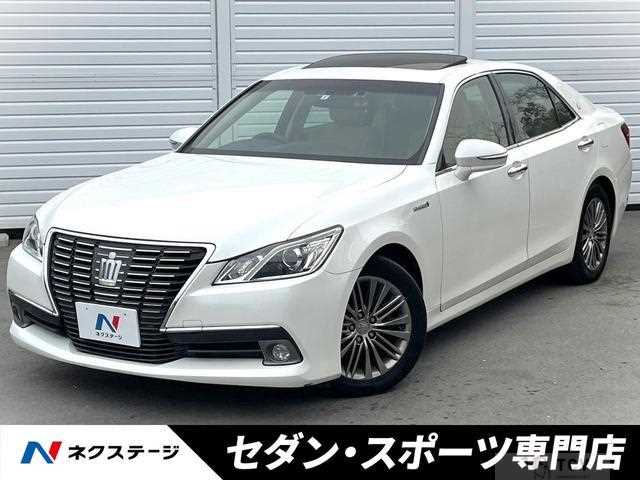 2013 Toyota Crown Hybrid