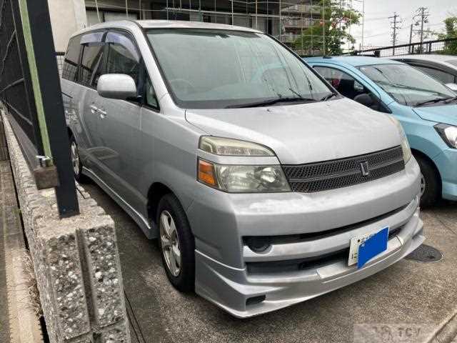 2005 Toyota Voxy