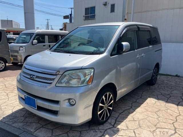2005 Toyota Noah