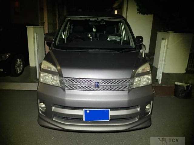 2006 Toyota Voxy