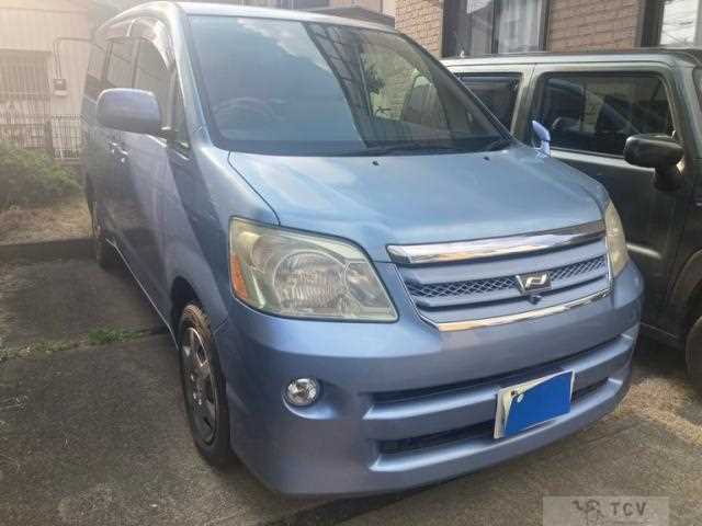 2005 Toyota Noah