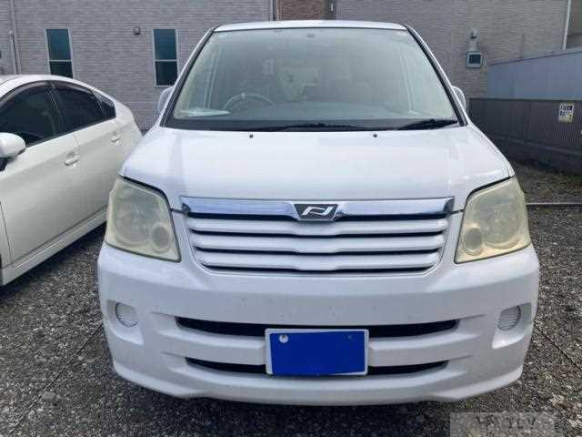 2003 Toyota Noah