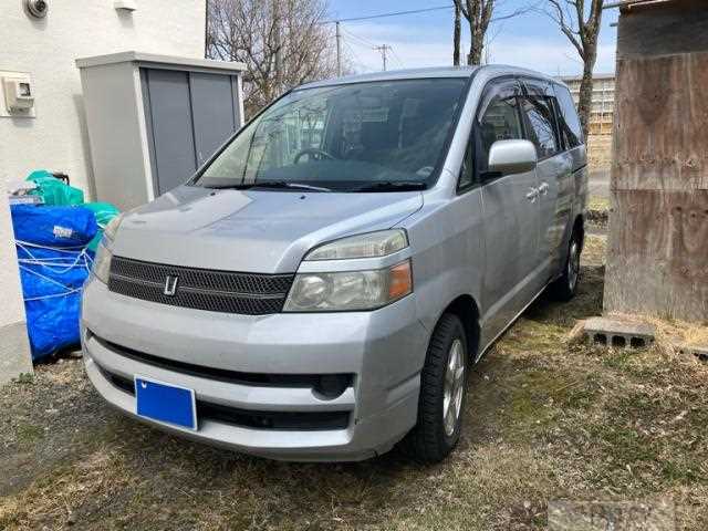 2005 Toyota Voxy
