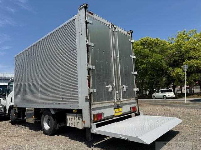2020 Isuzu Elf Truck