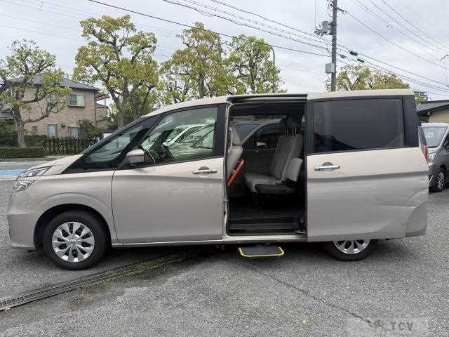 2017 Nissan Serena
