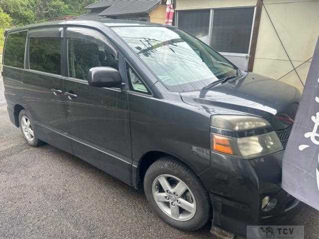 2004 Toyota Voxy