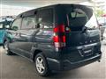 2004 Toyota Noah
