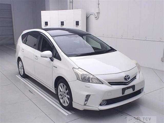 2013 Toyota PRIUS α