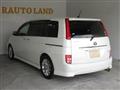 2010 Toyota Isis