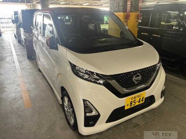2022 Nissan Nissan Others