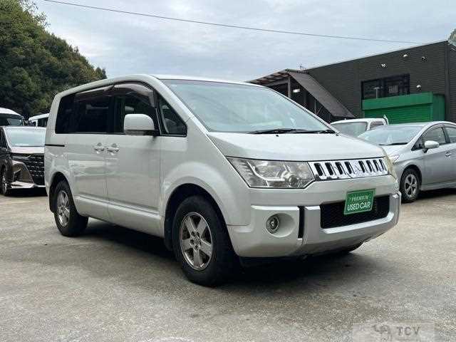 2013 Mitsubishi Delica D5