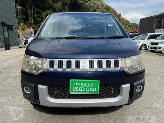 2011 Mitsubishi Delica D5