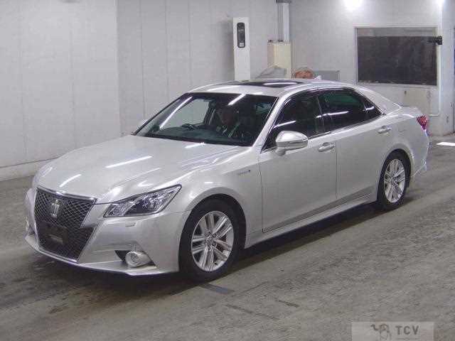 2013 Toyota Crown Hybrid