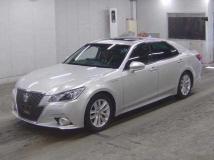 2013 Toyota Crown Hybrid
