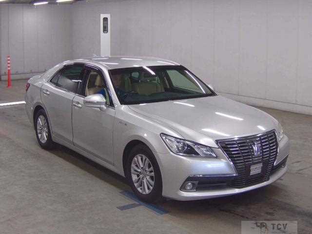 2013 Toyota Crown Hybrid