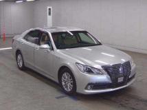 2013 Toyota Crown Hybrid