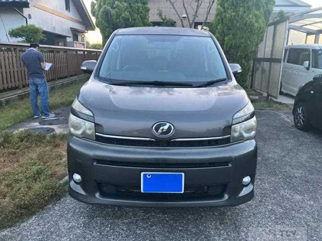 2011 Toyota Voxy