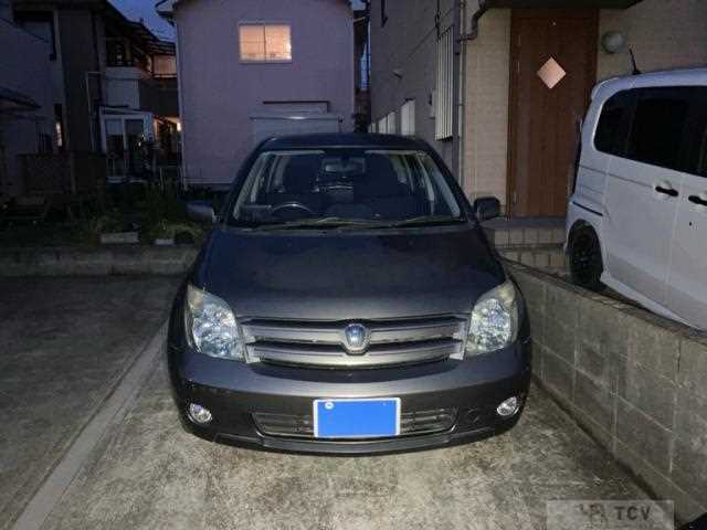 2004 Toyota IST