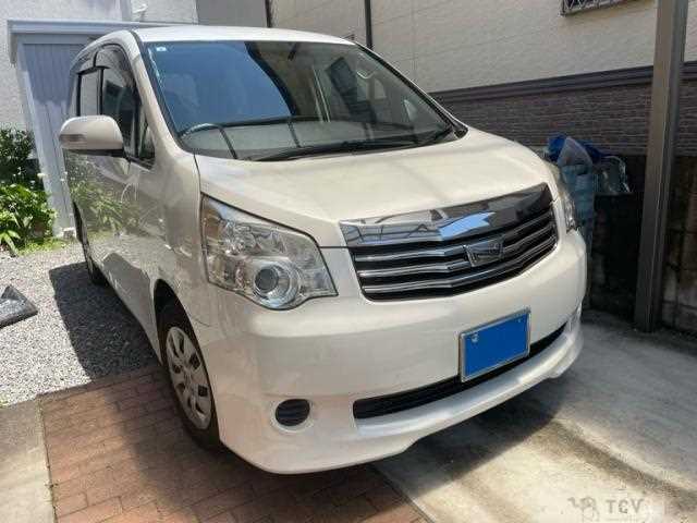 2013 Toyota Noah