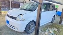 2004 Toyota Sienta