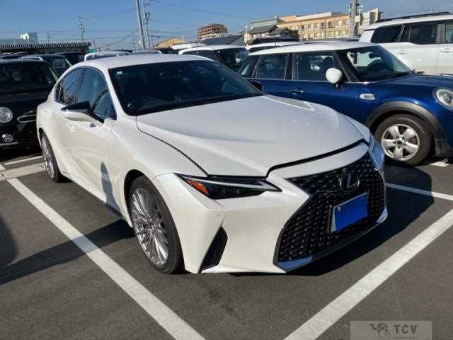 2021 Lexus IS