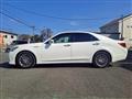 2013 Toyota Crown Hybrid