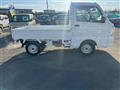 2025 Nissan Clipper Truck