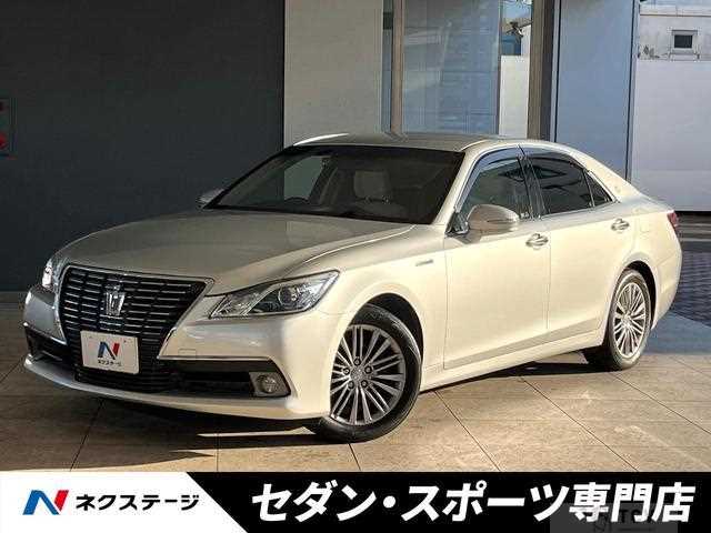 2013 Toyota Crown Hybrid