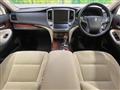 2013 Toyota Crown Hybrid