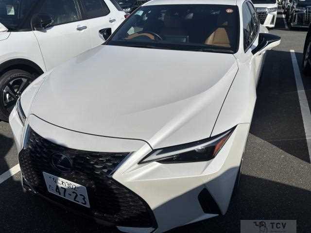 2021 Lexus IS