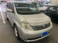 2005 Toyota Isis