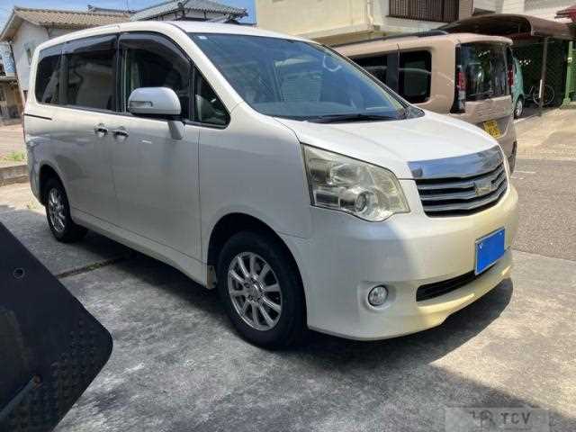 2013 Toyota Noah