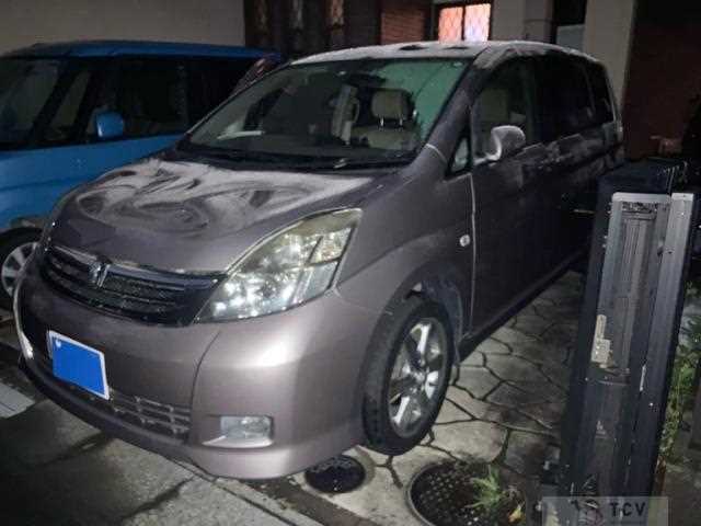 2005 Toyota Isis