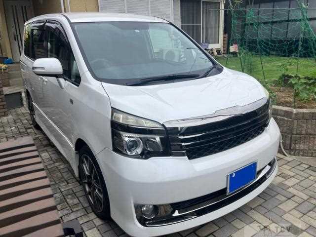 2013 Toyota Voxy