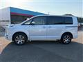 2025 Mitsubishi Delica D5