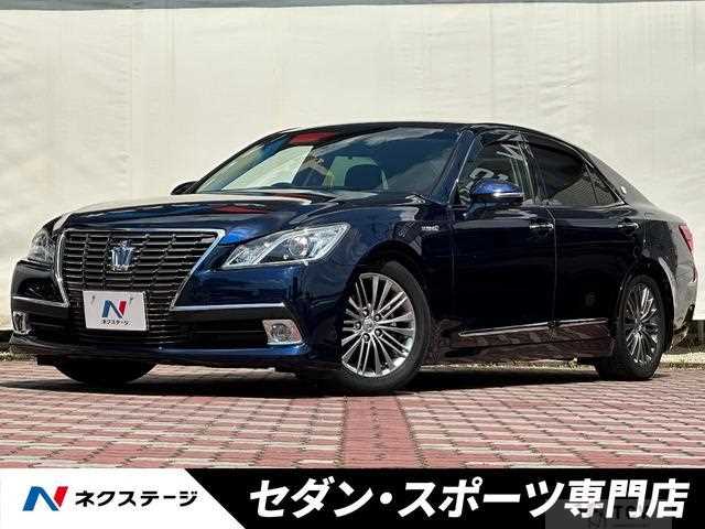 2013 Toyota Crown Hybrid