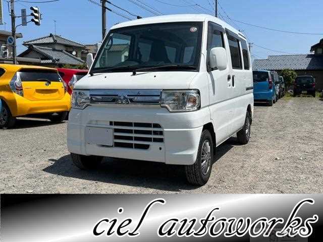 2013 Mitsubishi Minicab Van