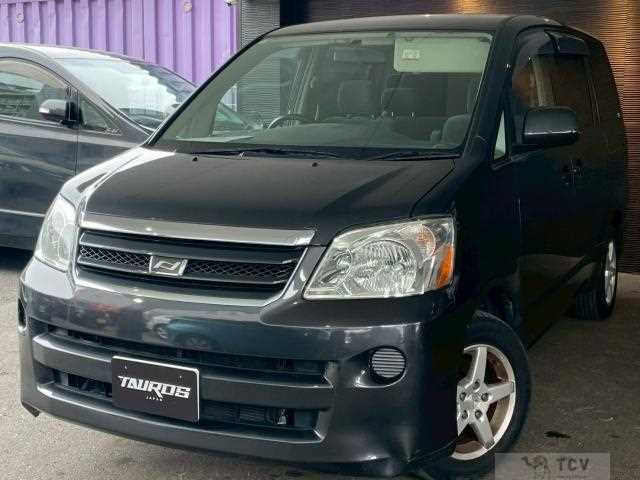 2004 Toyota Noah