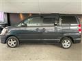 2004 Toyota Noah