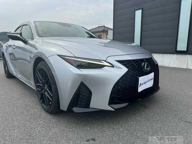 2021 Lexus IS