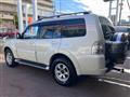 2015 Mitsubishi Pajero