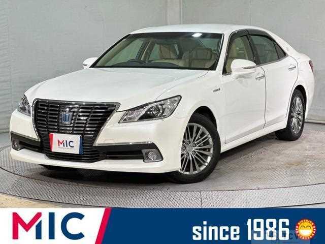 2013 Toyota Crown Hybrid