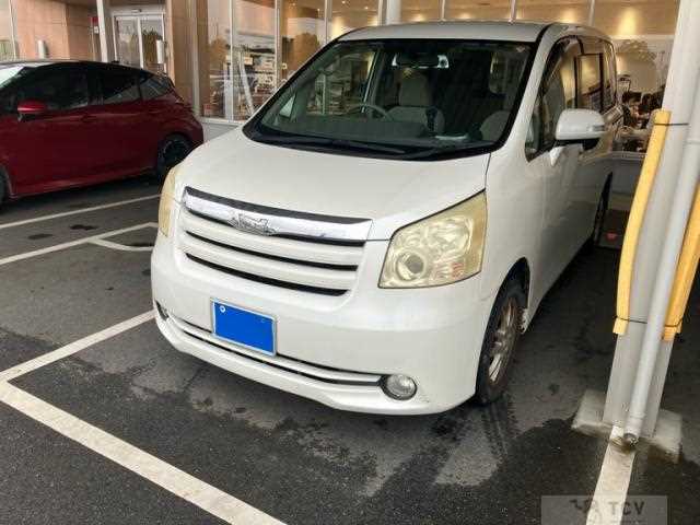 2010 Toyota Noah