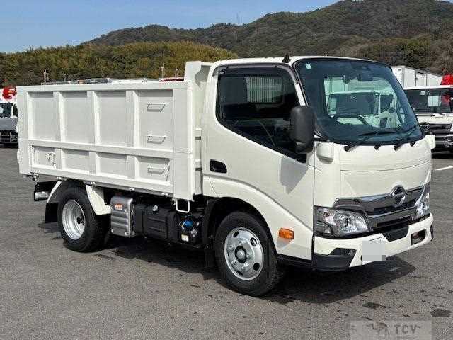 2025 Hino Dutro